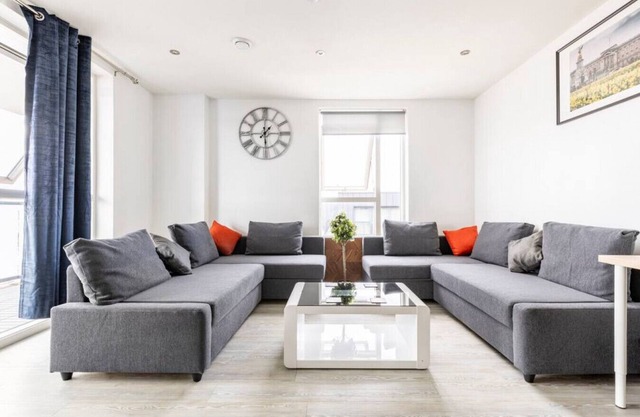 Stylish Top-Floor Flat