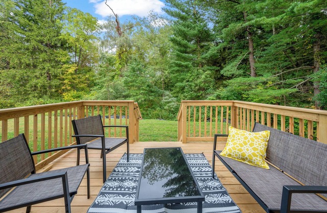 Stylish Townhome | Perfect for Family Gatherings & Events