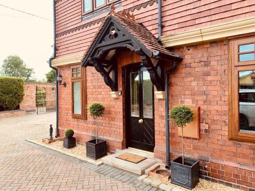 Stylish two bedroom apartment near Rookery Hall
