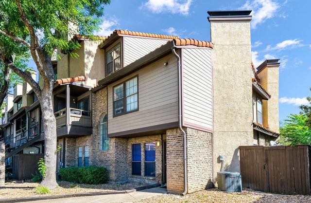 Stylish Upper Greenville Condo near SMU, Katy Trail, Central Market, etc.