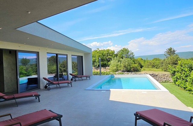 Villa élégante *****, piscine chauffée, cuisine d'été, à seulement 2 km de la mer
