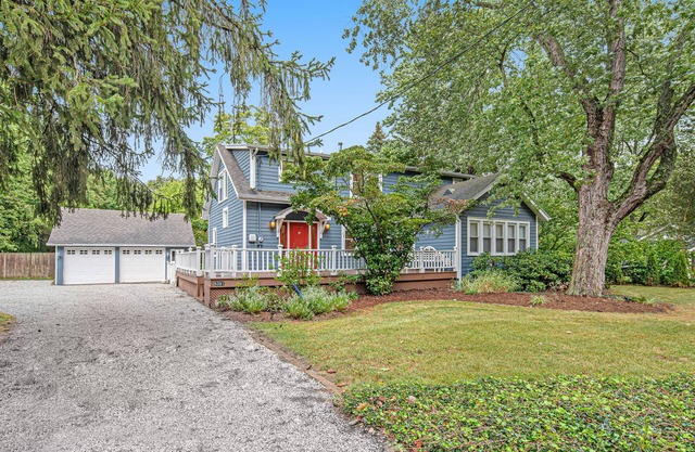 Stylish & Well-Equipped Home with Private Outdoor Pool, WiFi, Deck, Gas Grill