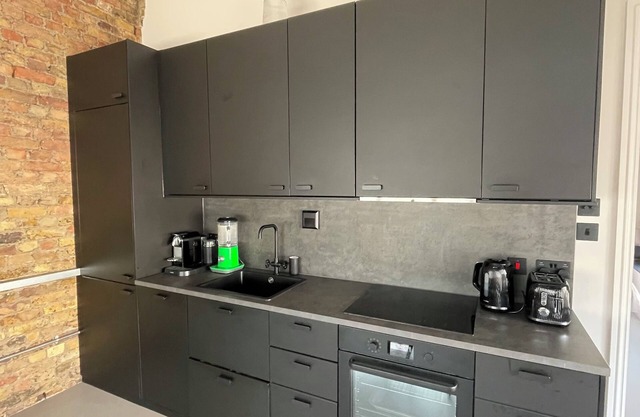 Sleek & Central 1BD Flat - Battersea Park!