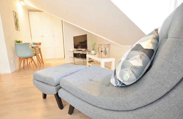 Appartement moderne et lumineux d'une pièce - balcon, WLAN, TV, près du centre-ville