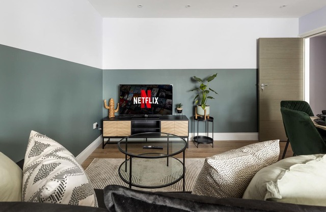 Stylist 3 Bed Apartment in London