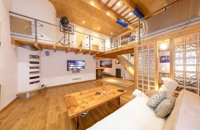Stylist Split Level 2 Bed with Parking