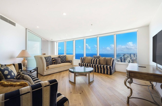 Sub Penthouse 6203 - 3 bedrooms Level 62