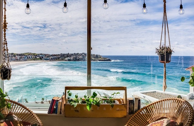 ★ Sub-Penthouse Beach View ★ by Sydney Dreams ★
