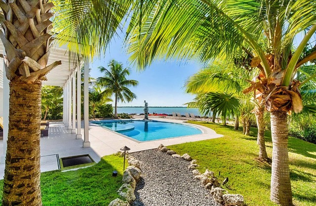 Ocean Front Luxury Vacation Rental Near Key West