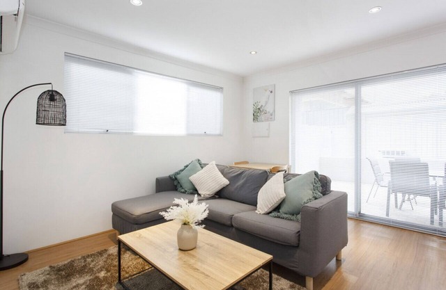 Suburban Living - 2 bedroom apartment Victoria Park