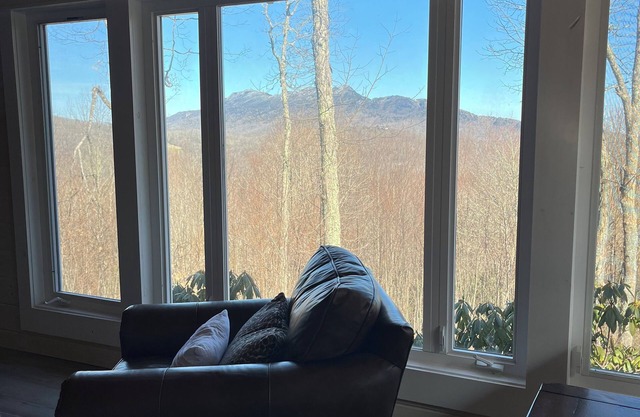 Sugar Mountain Hideaway: 2-2 home on Private Secluded Road w breathtaking view