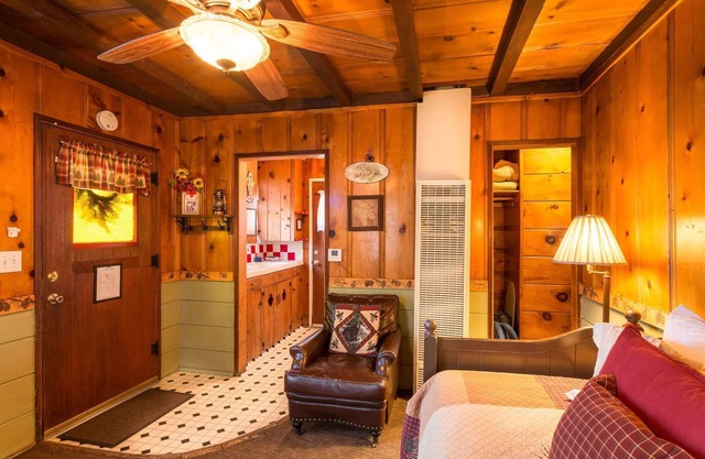Sugar Pine Cottage - One Bedroom | One Bed + Day Bed | ¾ Bathroom | Sleeps Four