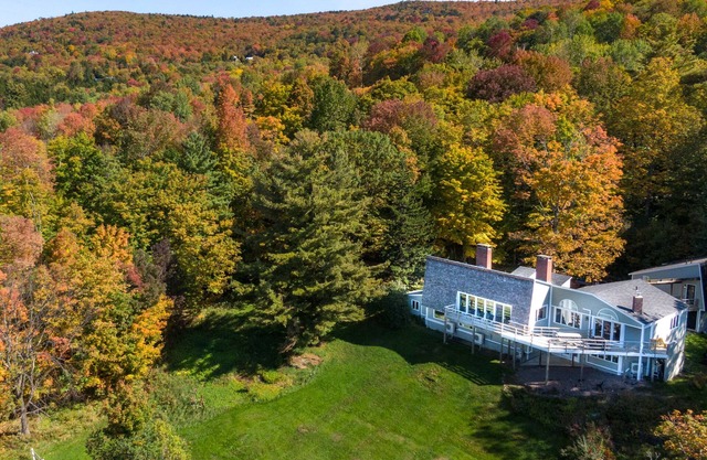 Sugarbush Vista - 4000sq. ft. Vermont Estate with Stunning Mountain Views!