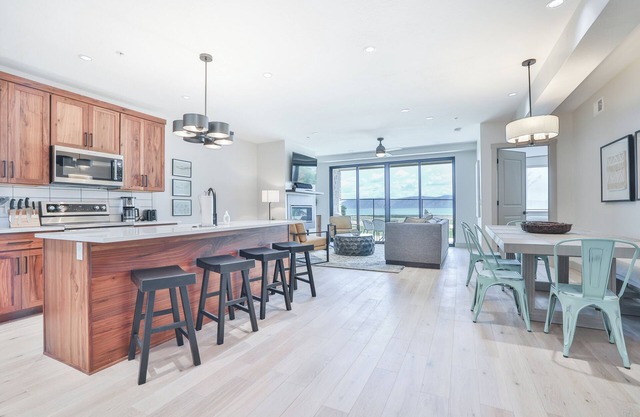 Suite 102 @ Water's Edge Resort