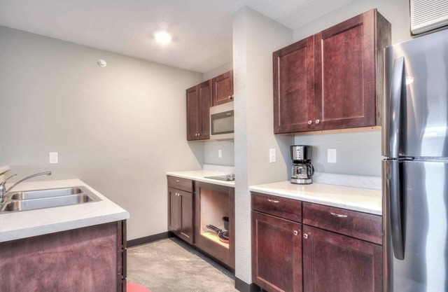 Suite 110 - 1BR Apartment and Kitchen on Ground Floor