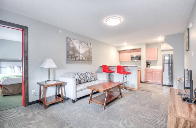 Suite 115 - 1BR King Apartment and Kitchen on Ground Floor