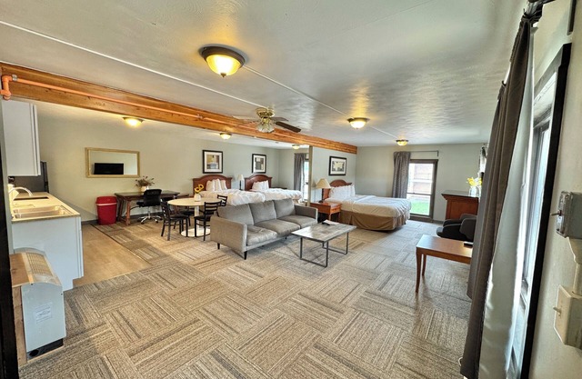 Suite 219 - Family Suite with 3 Beds and Large Living Area