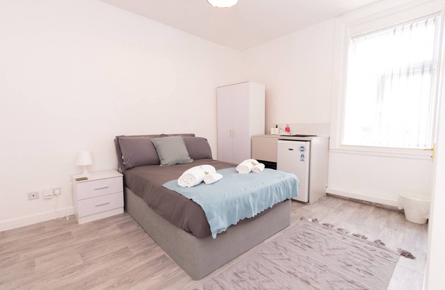 Suite 3: Quaint Double Room in a Shared House