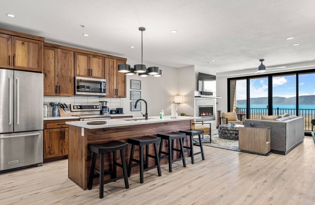 Suite 302 @ Water's Edge Resort