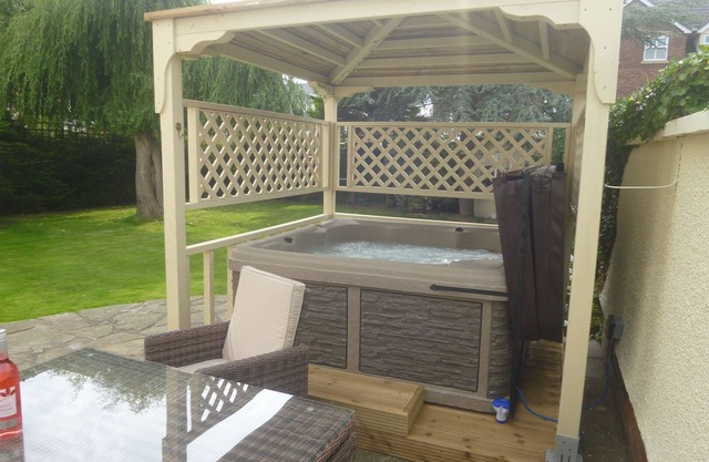 Suite de luxe pour 2 avec bain à remous exclusif, peignoirs propres jardin et vélos-Nord du Pays de Galles