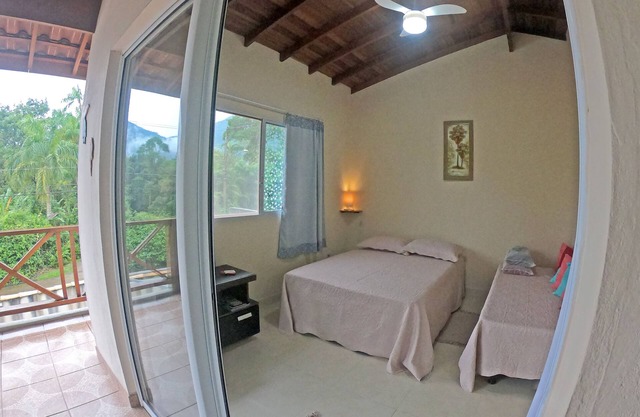 Suite dans un quartier calme avec un excellent emplacement.