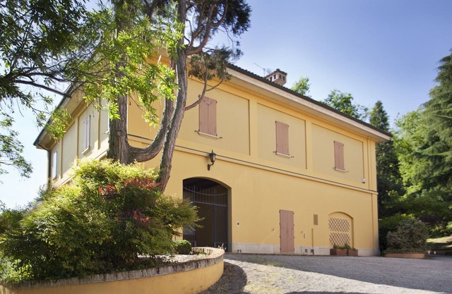 Suite à Villa historique immergée dans le parc avec une piscine dans le Colli Bolognesi