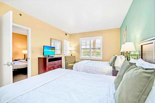 Suite Near Universal Studio with Hot Tub and Pool