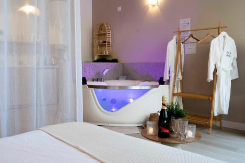 Suite sensuelle balnéothérapie et fauteuil tantra