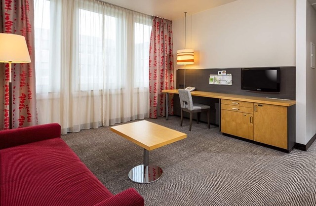 Suite with kitchenette for single and double use