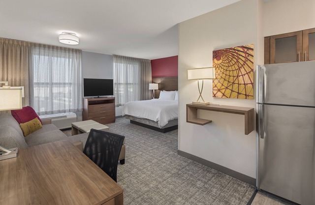 Suite avec douche accessible en fauteuil roulant | Wi-Fi gratuit, petit-déjeuner gratuit + piscine extérieure