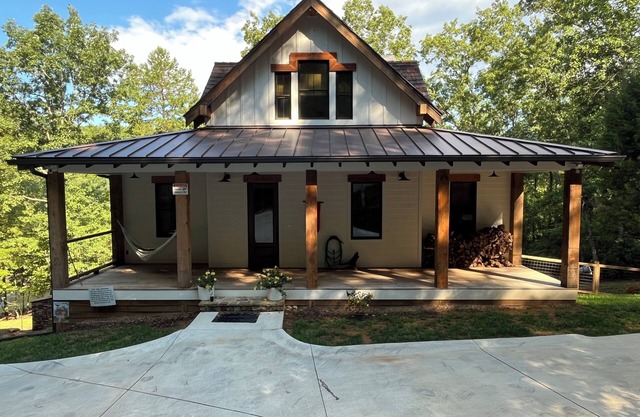November Discount! Luxury River home, hot tub, kayak, game room, fire pit, dog