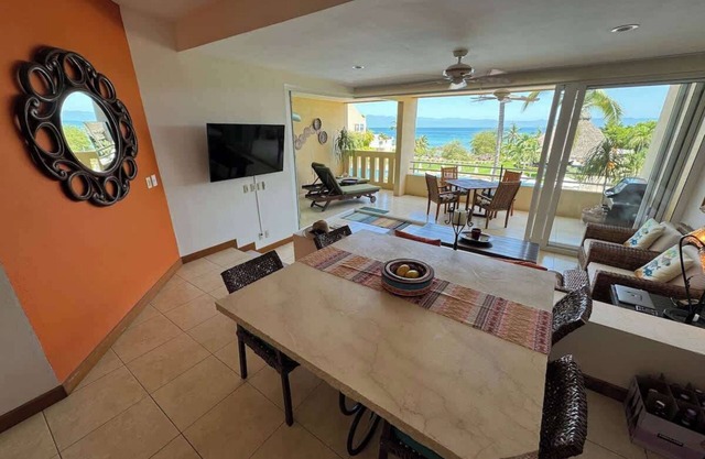 Condo just steps to the beach/restaurants in town! Book your stay