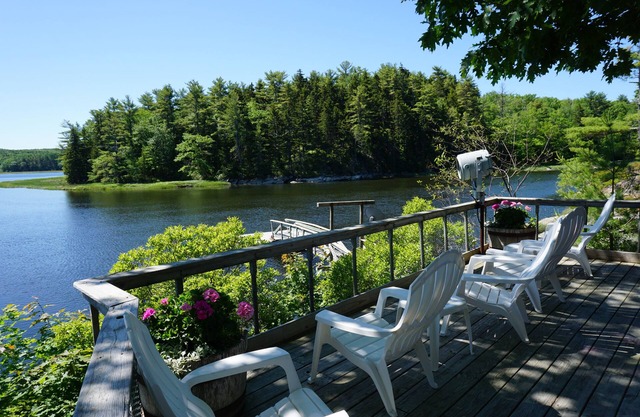 Accueil Été avec Deep Façade de l'eau et Dock