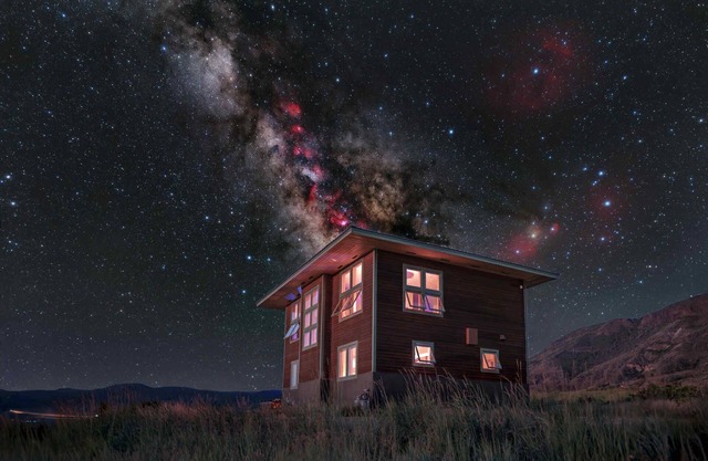 Summer Lake Lookout cabin with WiFi & Hot Tub in Oregon Outback