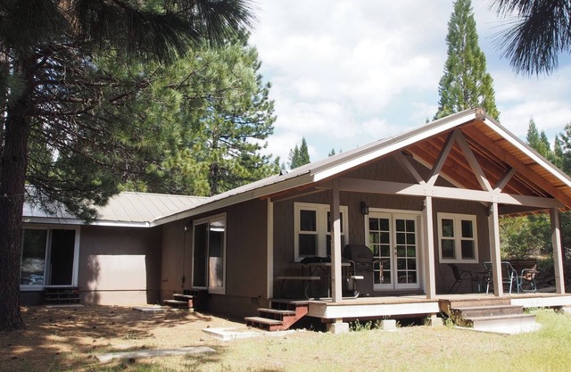 Mt. Shasta - McCloud - 3BR sur 2. 5 acres maintenant Économisez 15% sur 7 nuits