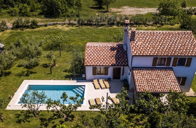 Maison de vacances rustique Villa ULIKA, près de la mer dans un lieu de vacances calme, bain à remous