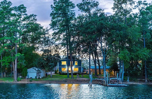 Summer plans?! Luxurious Lakefront Escape. Lake all day, firepit at night