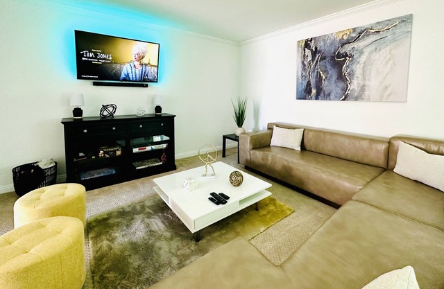 Summer Retreat in Las Vegas! Pool, Arcade, Pool Table & more….