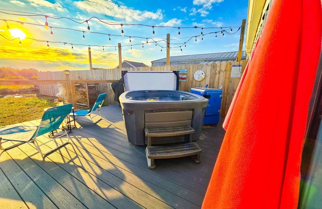 Spring Fling Retreat w/ Hot Tub Cozy Escape!