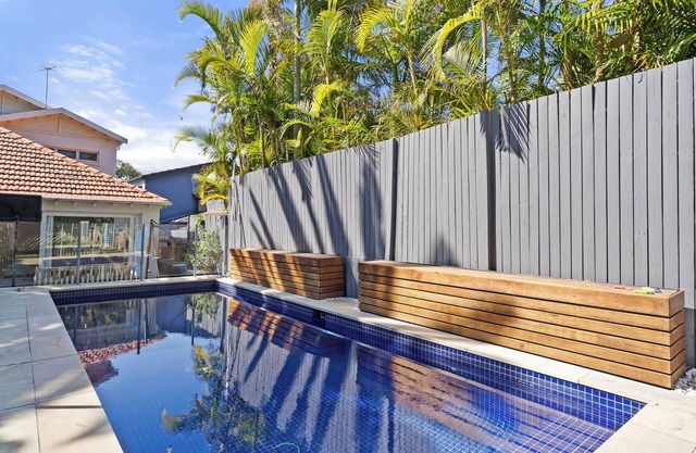Summer Retreat with Pool - Holiday Home 7 beds, 4 bedrooms, near Beaches & Shops