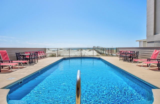 🥳 Summer Sale! First 2! 😎 The Pearl. 20BR. Beachfront. Heatable Pool! ELEVATORS!