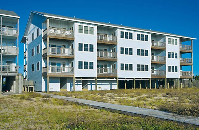 Superbe condo face à l'océan avec piscine et ascenseur, PlayStation 3, promenade en bord de plage