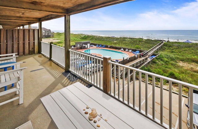 Oceanfront, Dog Friendly Condo w/ Private Balcony, Cmty Pool, Hot Tub, Elevator