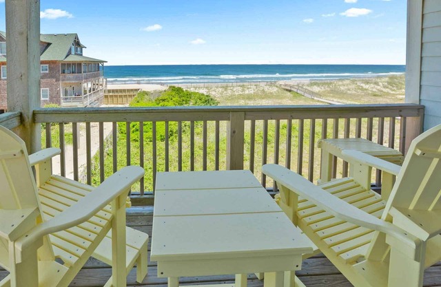 Tranquil Oceanfront Condo, Rodanthe - Piscine et ascenseur du complexe hôtelier, promenade de la plage