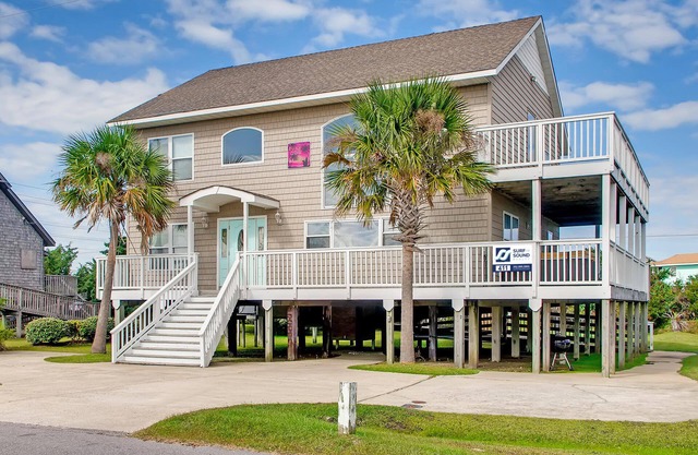 Venez rester et vous détendre Oceanside à Salvo! Dog-Friendly w / Hot Tub, salle de jeux, WiFi