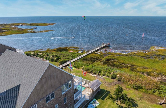 Stellar Soundfront Home w / Pool, bain à remous, rampe de bateau Cmty, salle de jeux, chien-friendly