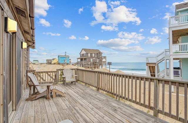 Semi-Oceanfront, Dog Friendly Home with Rooftop Sun Deck, Grills, + Smart TVs