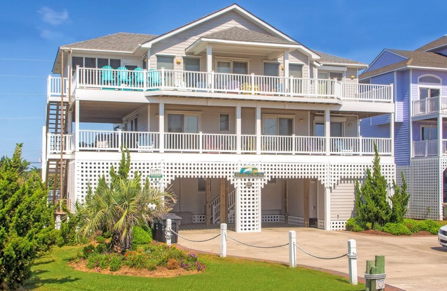 Hatteras Island Escape - Piscine, bain à remous, salle de jeux, ascenseur pour bagages, accès facile à la plage