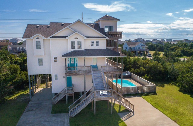 SUMMER SAVINGS-Sound Views, Dog Friendly w/ Private Pool, Hot Tub, & Boat Access