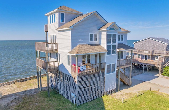 SUMMER SAVINGS-Soundfront, Dog Friendly Home with Hot Tub, Game Room, and More!
